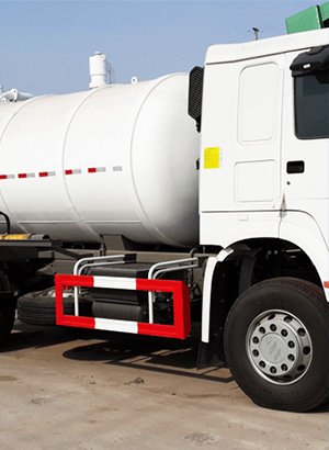 The sinotruk heavy tractor is ready to start at the Chinese factory.