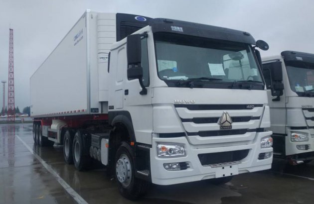 The sinotruk heavy tractor is ready to start at the Chinese factory.