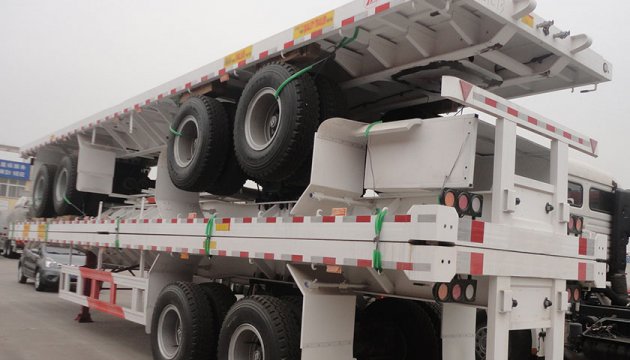 The sinotruk heavy tractor is ready to start at the Chinese factory.